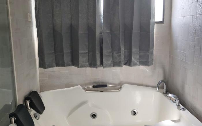 Hotel Coral Shade