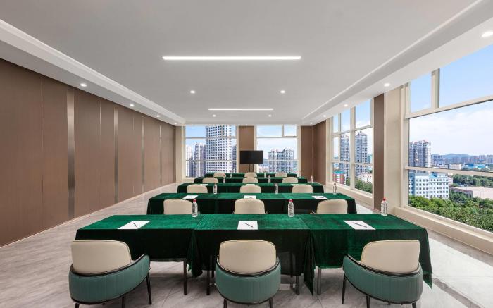 Days Hotel by Wyndham Weihai Huoju Eight Street