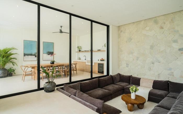 Brandnew 4BR Luxury Estate next to Beach & views