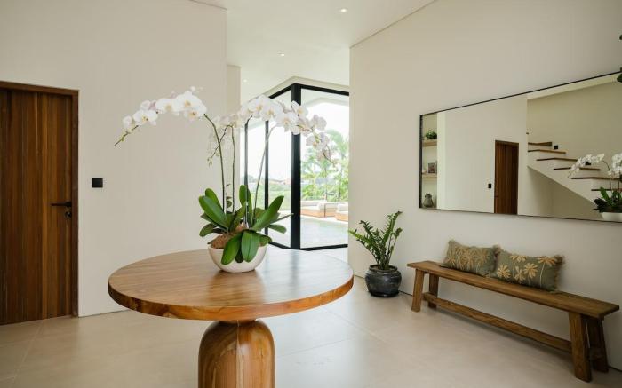 Brandnew 4BR Luxury Estate next to Beach & views