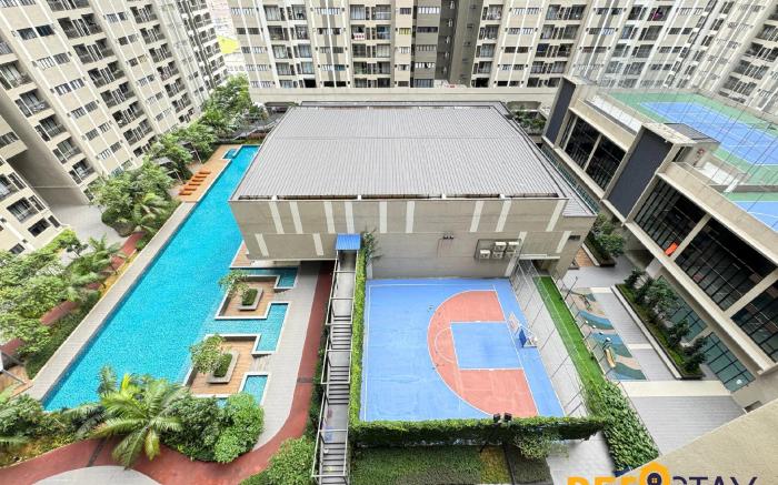 Nilai | Youth City Pool View WIFI Netflix 6PAX