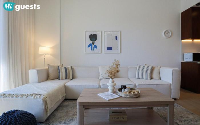 Elegant 1BR Retreat with Sea View in La Rive