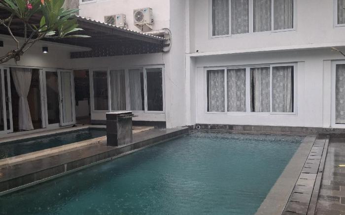 Queen Villa Jimbaran by Novita