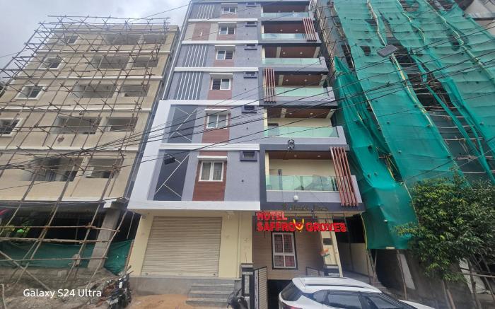 Hotel Saffron Groves