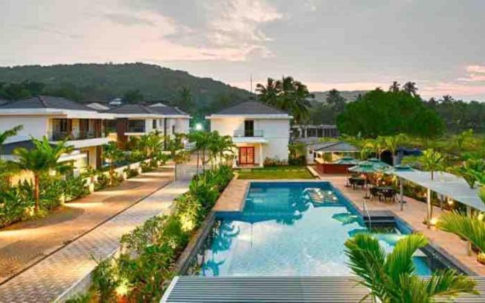 Amrao - A Lindsay Manor
