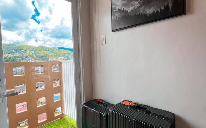 Cozy Unit w/balcony + 400 mbps Wifi + 65 inches TV
