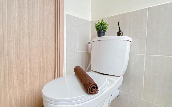 Modern Style 2BR Apartment at Meikarta By Travelio