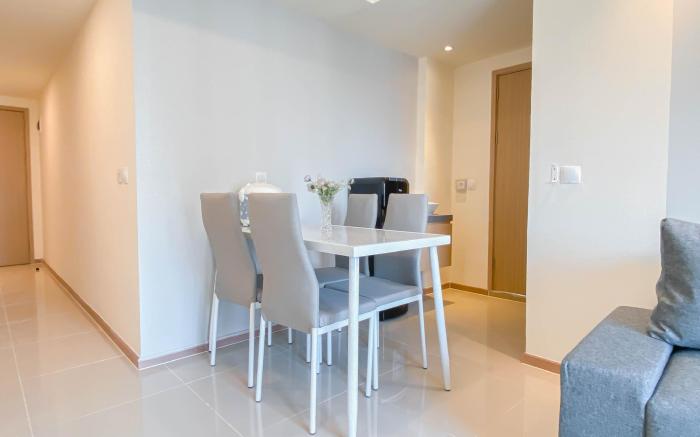 Modern Style 2BR Apartment at Meikarta By Travelio