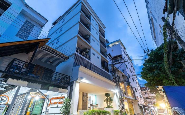 THE CHIC PATONG