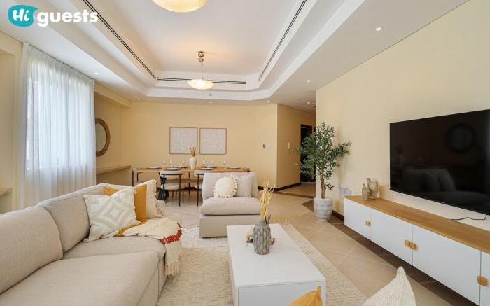 Elegant Family Retreat in Dubai's Deira: 3BR Oasis
