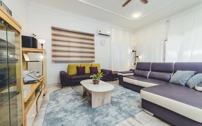 Batu Pahat Sri Jaya Villa 4BR 18pax w Pool table