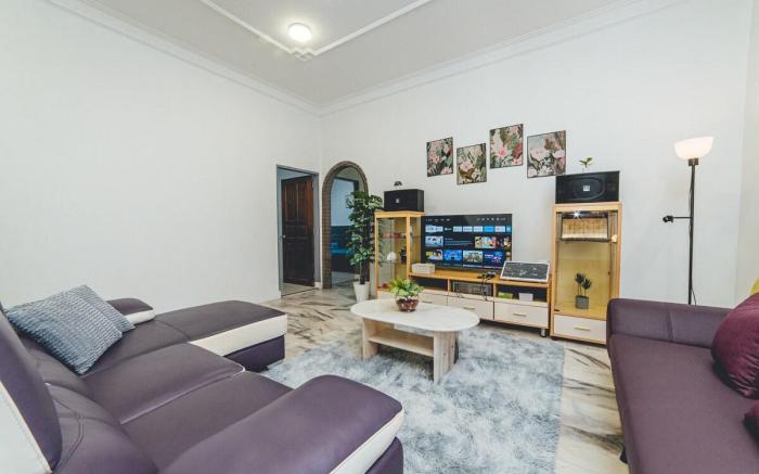Batu Pahat Sri Jaya Villa 4BR 18pax w Pool table
