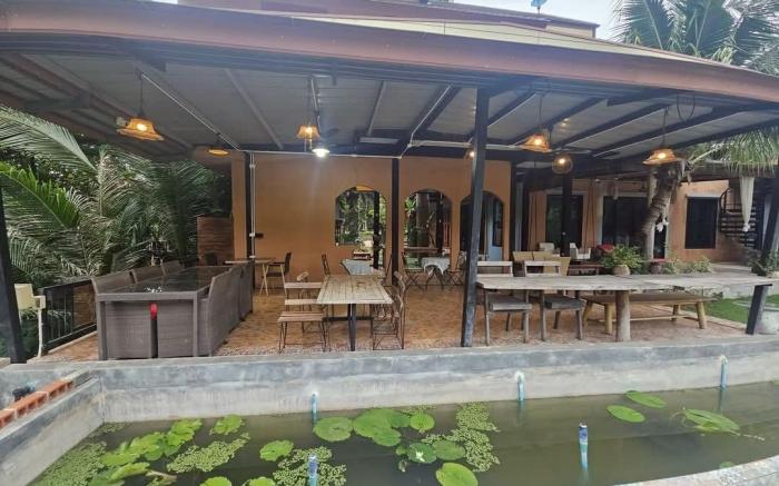 The Leaf Pool Villa Resort