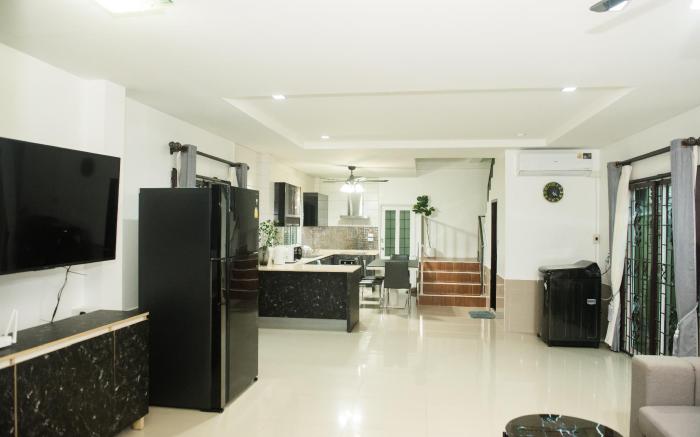 Warisa Happy Pool Villa
