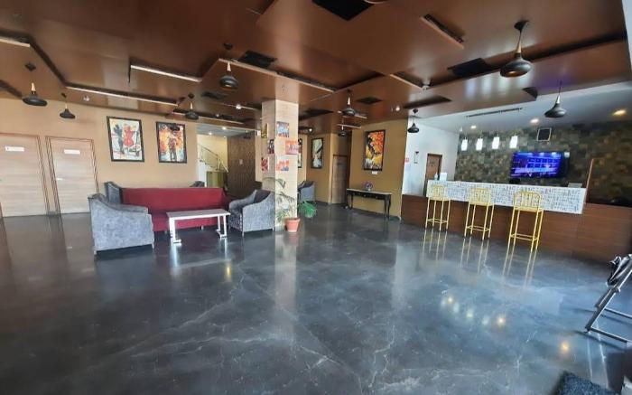 COSMOPOLITON HOTEL