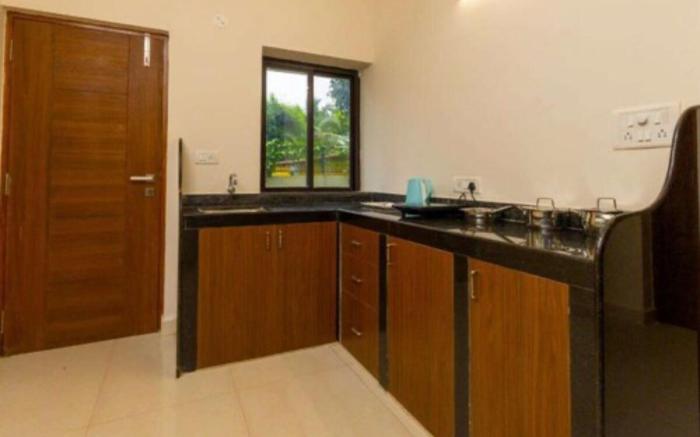 Villa Beach Tales (4BHK)-Opp Anjuna-Pool+Jacuzzi