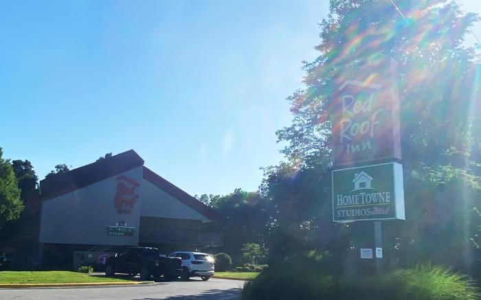 HomeTowne Studios by Red Roof Buffalo - Niagara Airport