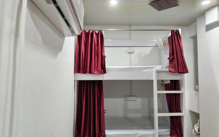 D' Yogi Rooms & Dormitory