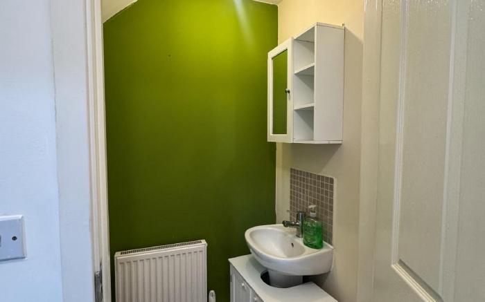 Town Centre spacious 4 bed town house