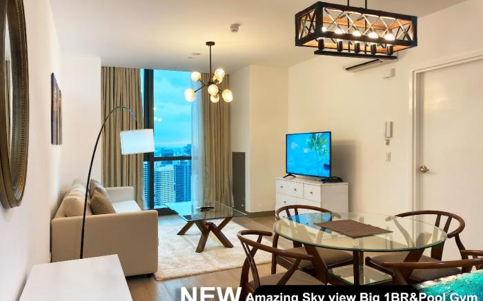 Amazing big 1BR Sky View Century Spire Makati 4709