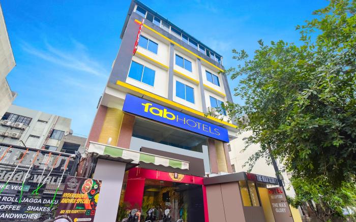 FabHotel The Max Glory