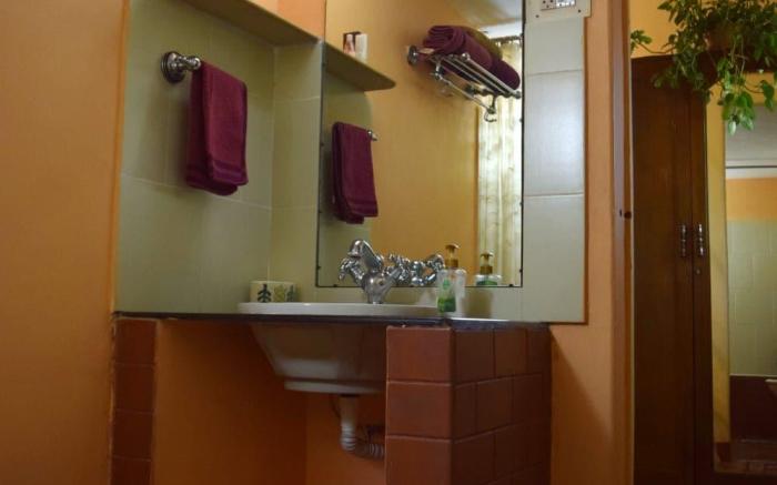 Shantidarshan| 1BR Attic bed | Amboli by homeyhuts