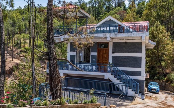 Eagle Heights 4BHK Apartment- Kasauli by Homeyhuts