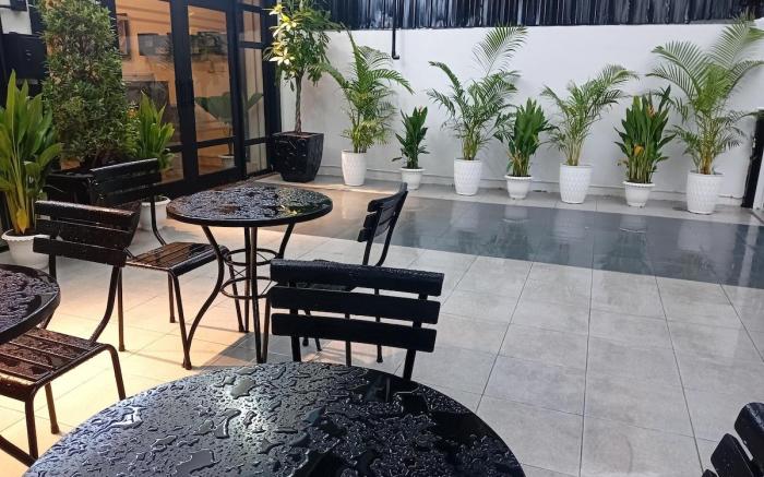 Milan Restaurant and Hotel