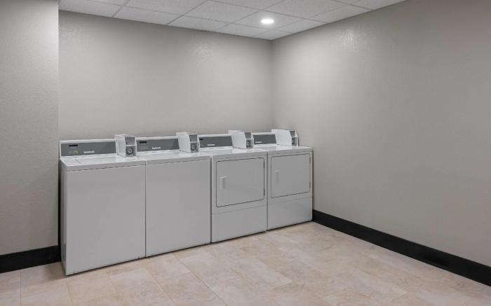 La Quinta Inn & Suites by Wyndham Phoenix West / Glendale