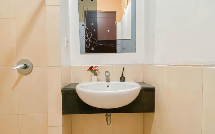 Warm Wood Accents Studio at Mangga Dua By Travelio