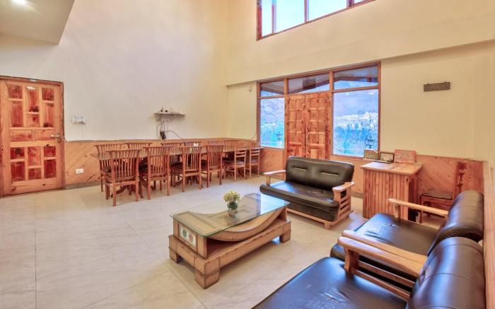 The Applewood Cottage -Manali | 8BR By Homeyhuts