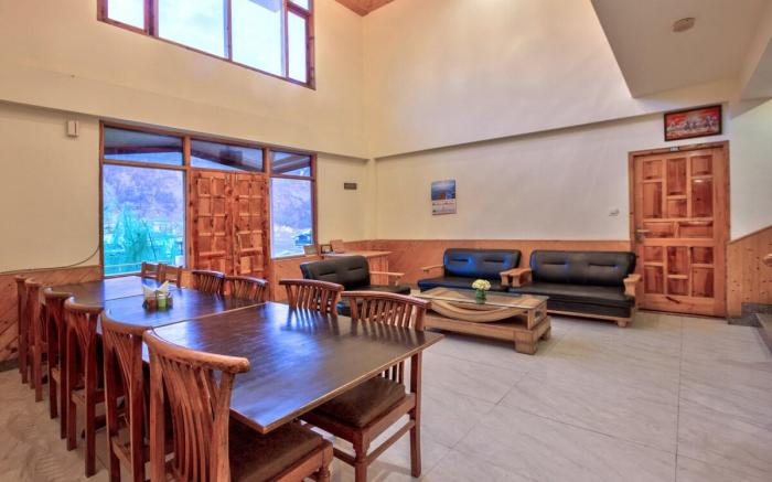 The Applewood Cottage -1BR Top Floor by Homeyhuts