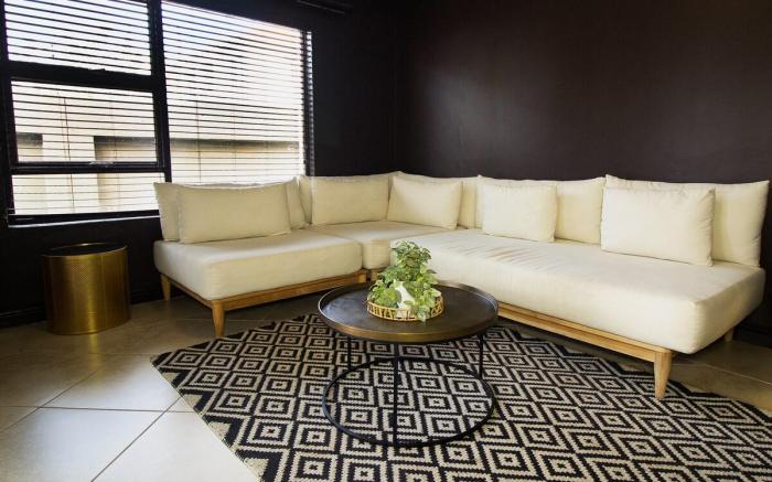 Fourways Luxury 5-Bed Home