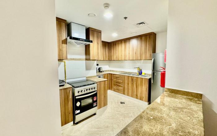 Deira: 5* star bld. Family area.