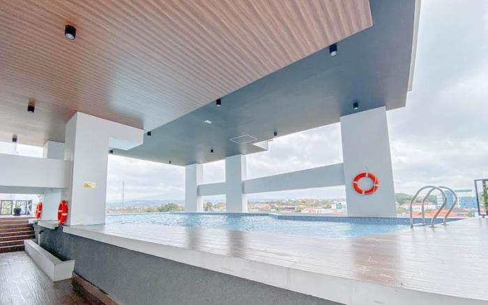 Simple White Studio The Alton Semarang By Travelio