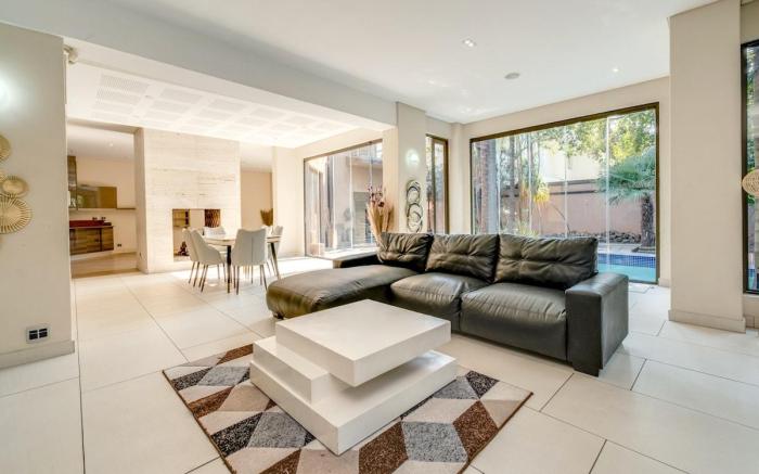 Jacuzzi Suite+Pool, Fireplace & Wi-Fi -Athol Villa