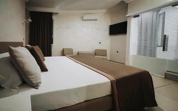 Bee Queen Hotel