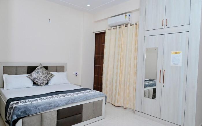 Maa Ganga Homes |Room No 203(No unmarried couples)