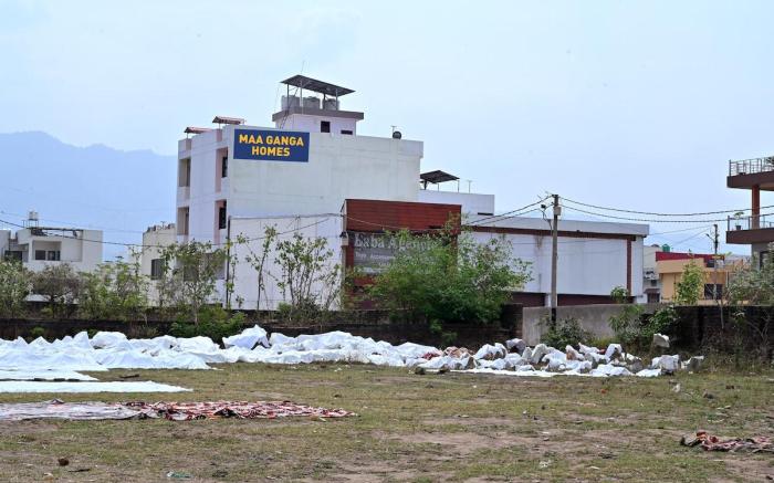 Maa Ganga Homes| Room No 303(No unmarried couples)