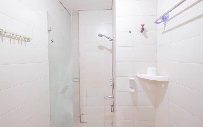 Good Location 2BR Woodland Park Apt By Travelio