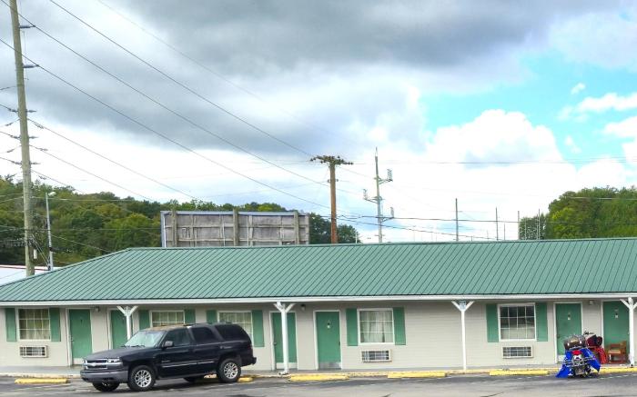 Holiday Motel by Belvilla Cleveland, TN