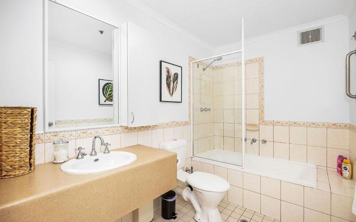 Newly Renovated 1BDR in the CBD