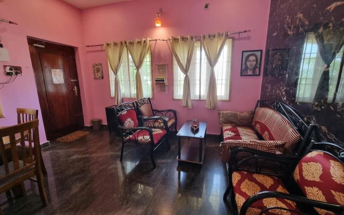 Pink Villa - Private Peaceful Homestay Near Beach
