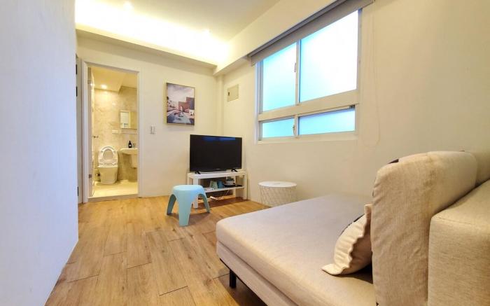 Near MRT Real 1 Bedroom w/ separate living room