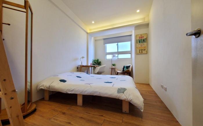 Near MRT Real 1 Bedroom w/ separate living room