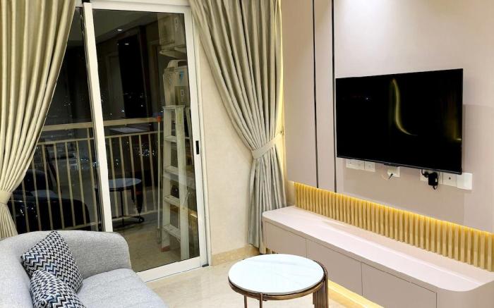 Podomoro 2BR Five Stars New Luxury Hugo Stay