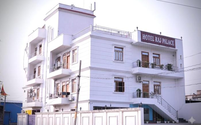 Hotel Raj Palace