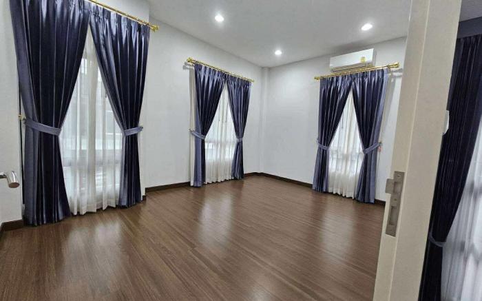 หมู่บ้านลากูน่าวิลล์สามนครราชสีมา