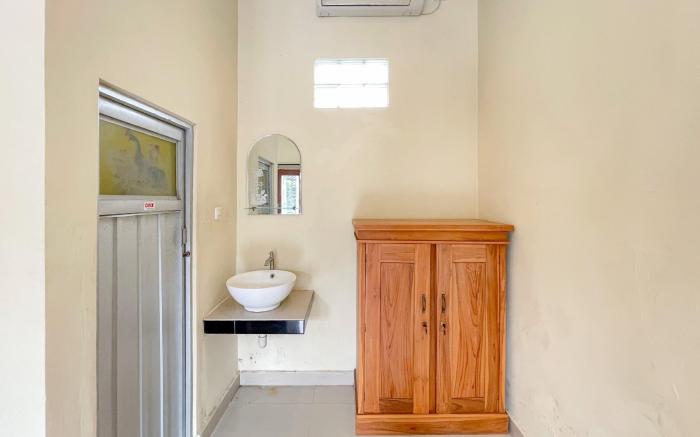 Urbanview Hotel Lilis Cempaka Mas Guesthouse