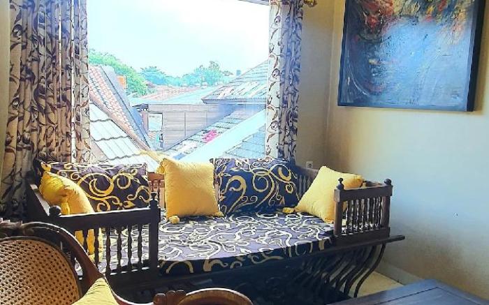 Loelyta Family Art House